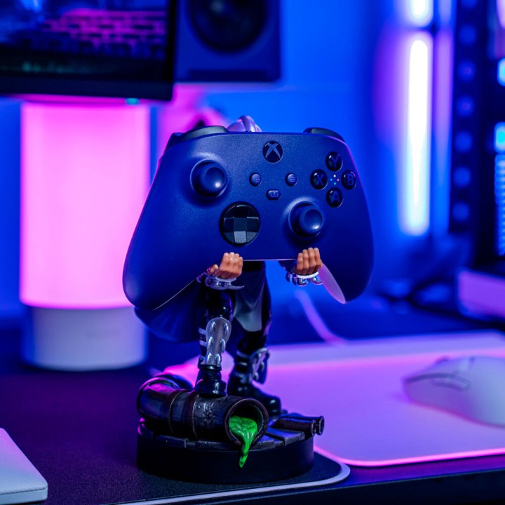 EXQUISITE GAMING Soporte para mando y móvil con figura