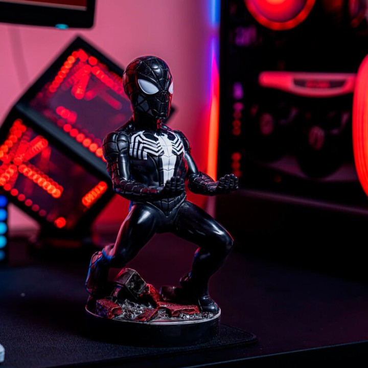EXQUISITE GAMING Soporte para mando y móvil con figura
