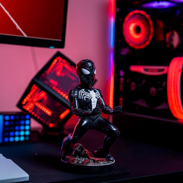 EXQUISITE GAMING Soporte para mando y móvil con figura