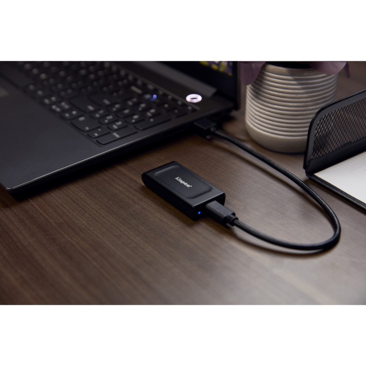 KINGSTON Bæredygtig ekstern SSD XS1000 1TB-USB 3.2 GEN 2