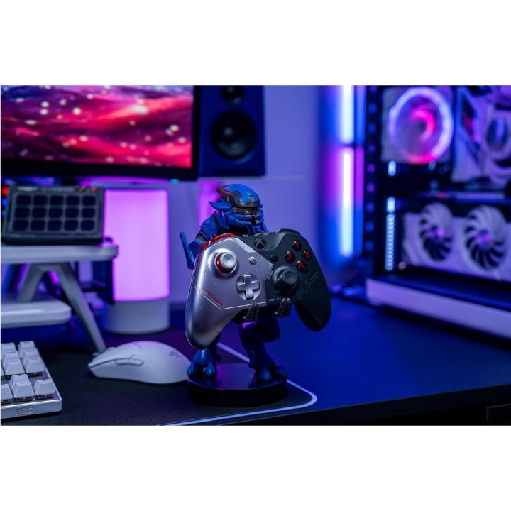 EXQUISITE GAMING Soporte para mando y móvil con figura