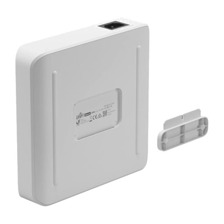 UBIQUITI Switch manageable compact avec alimentation par