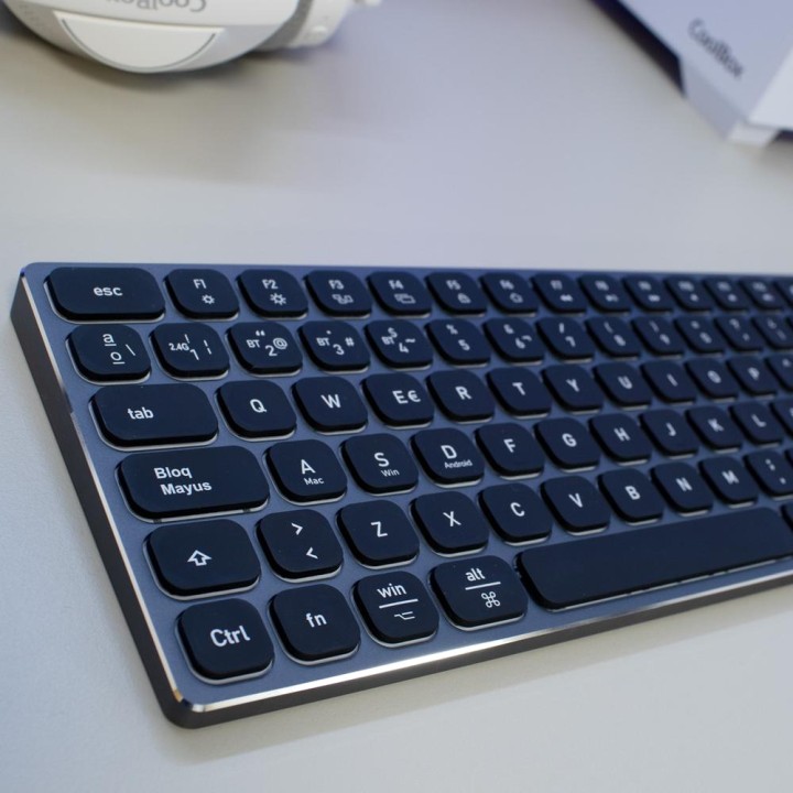 COOLBOX Rechargeable wireless backlit aluminium keyboard