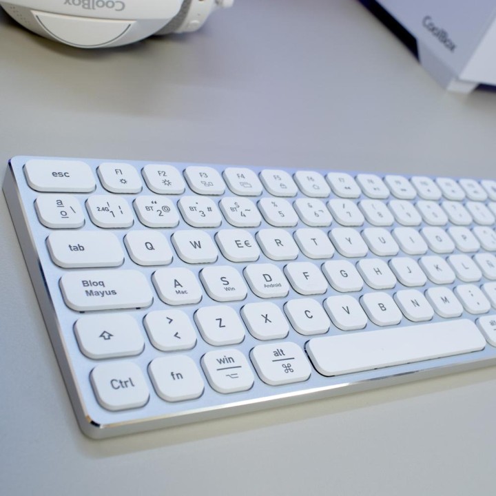 COOLBOX Bezdrôtová, podsvietená a nabíjateľná hliníková