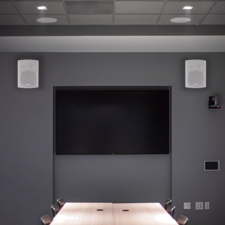 TOOQ Pair of active wall speakers with bracket TQOWS-01