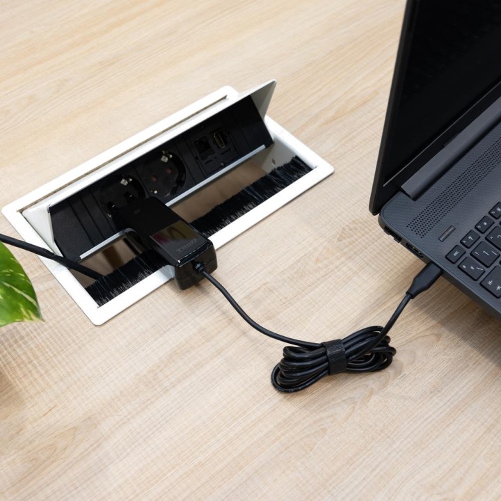 TOOQ GaN-USB-C-Ladegerät für Laptops mit Kabel