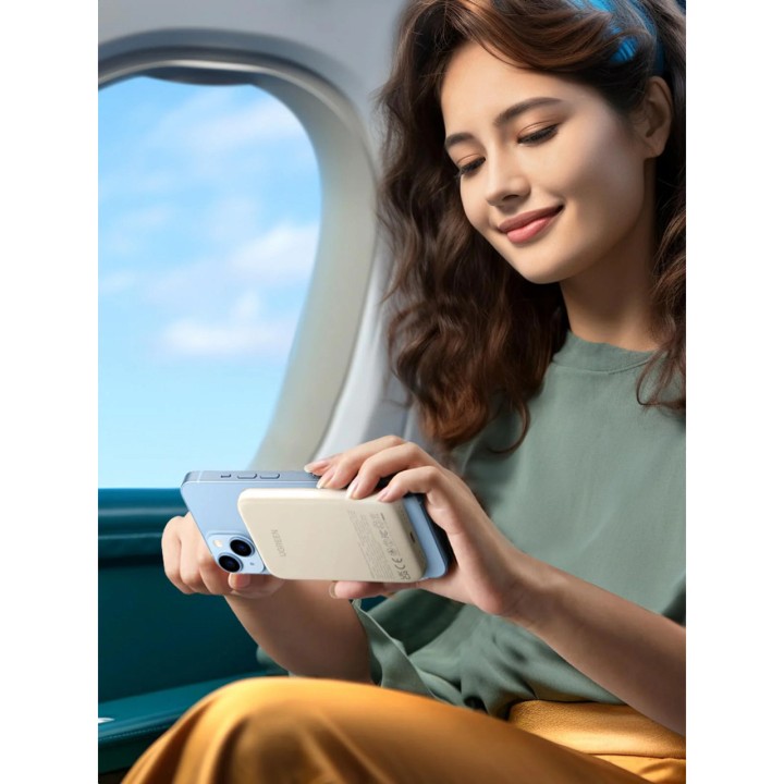 UGREEN Magnetic wireless power bank with integrated USB-C