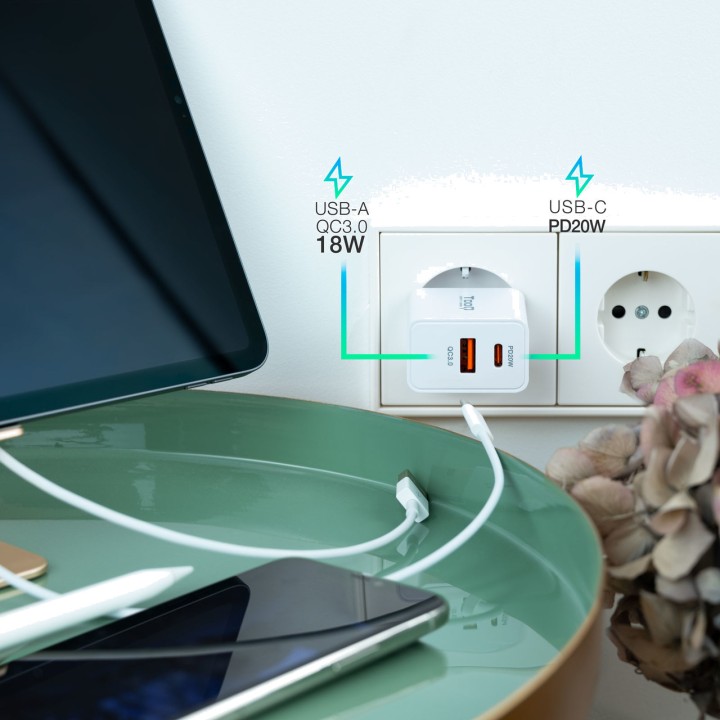 TOOQ Szybka ładowarka ścienna z portami USB C i A