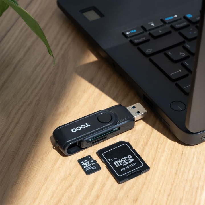 TOOQ Lector compacto de tarjetas SD y microSD con conectores
