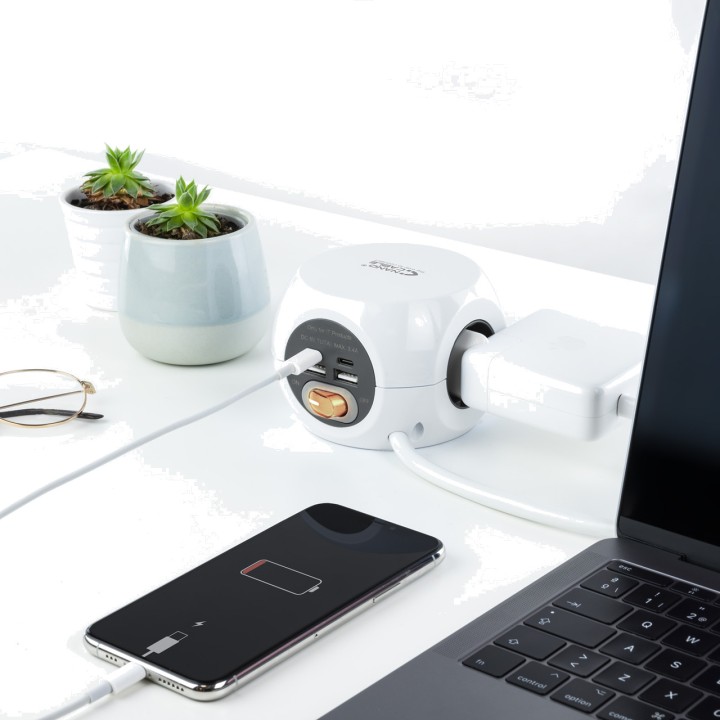 NANOCABLE Steckdosenleiste mit drei Steckdosen sowie USB-A-