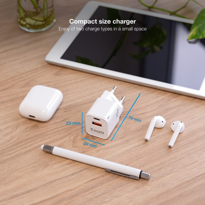TOOQ Snabb väggladdare med USB C- och A-portar TQWC-QCPD20
