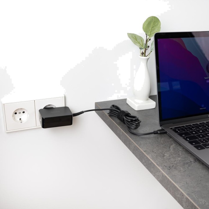 TOOQ Nabíječka GaN USB-C pro notebook s kabelem