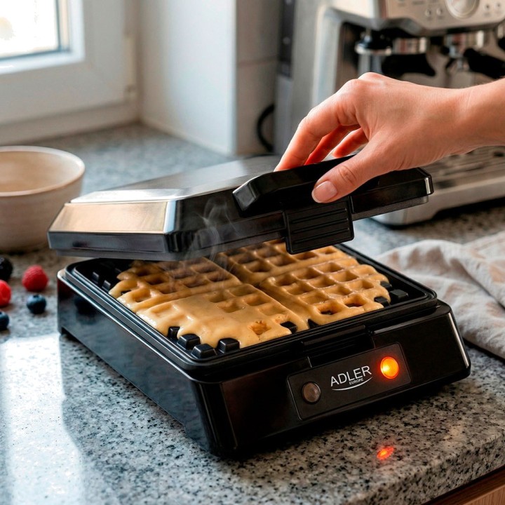 ADLER Electric waffle maker for 4 waffles AD3036 1500 W