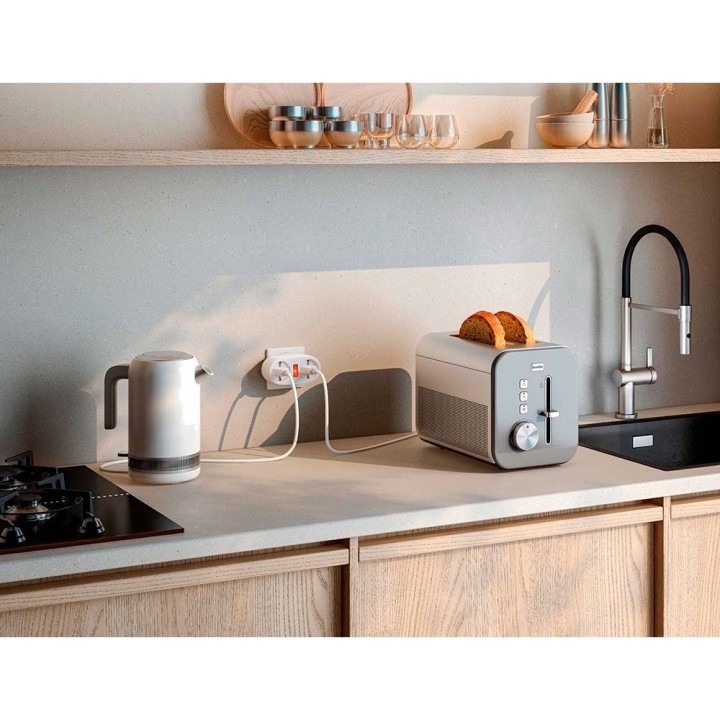 SIMON Frontad schuko-adapter med 2 uttag och brytare 16 A
