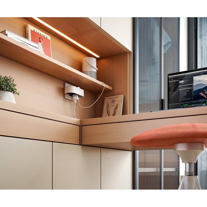 SIMON Drehbarer Schuko-Adapter mit 2 Steckdosen sowie USB A