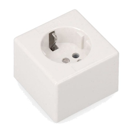fyrkantigt ytmonterat uttag schuko-10/16 a 250 v 5001